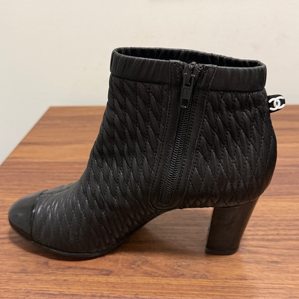 Chanel Authentic Woman’s Black Quilted Ankle Boot with Side Zipper. Size 38. - Picture 3 of 7